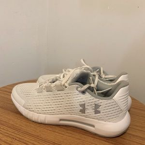 Under armor running pursuit shoes